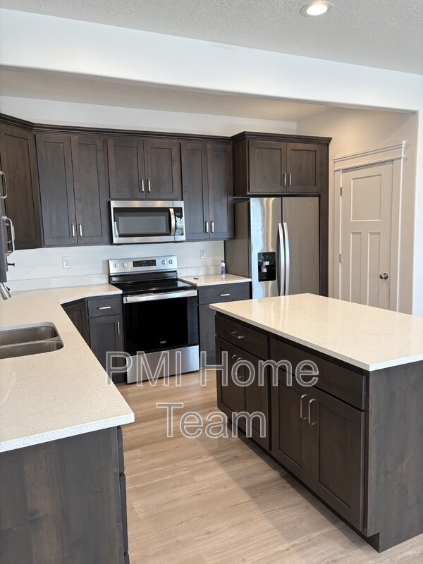 Building Photo - 614 W Cozy Ln