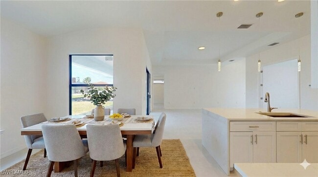 Building Photo - 1902 Northwest 28th Ave