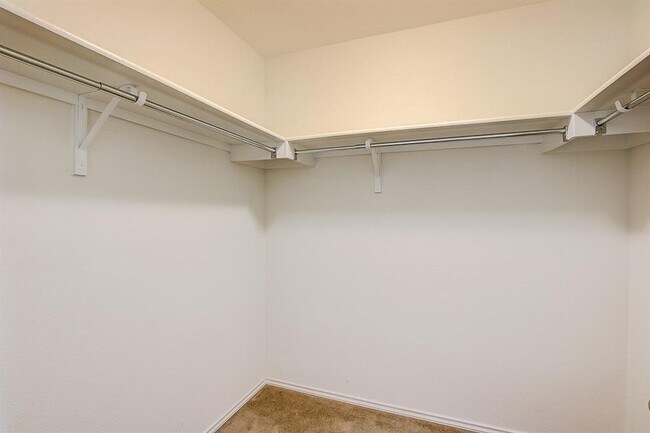 Building Photo - 5912 Sardinia Dr