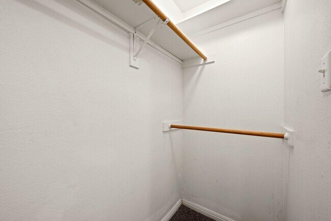 Building Photo - 5208 Sioux Ln