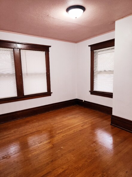 Building Photo - 511 2nd Ave SW