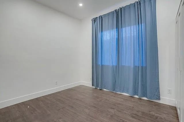 Building Photo - 356 W 15th St