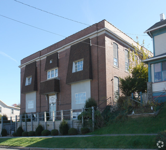 Primary Photo - Southern Crest Apartments