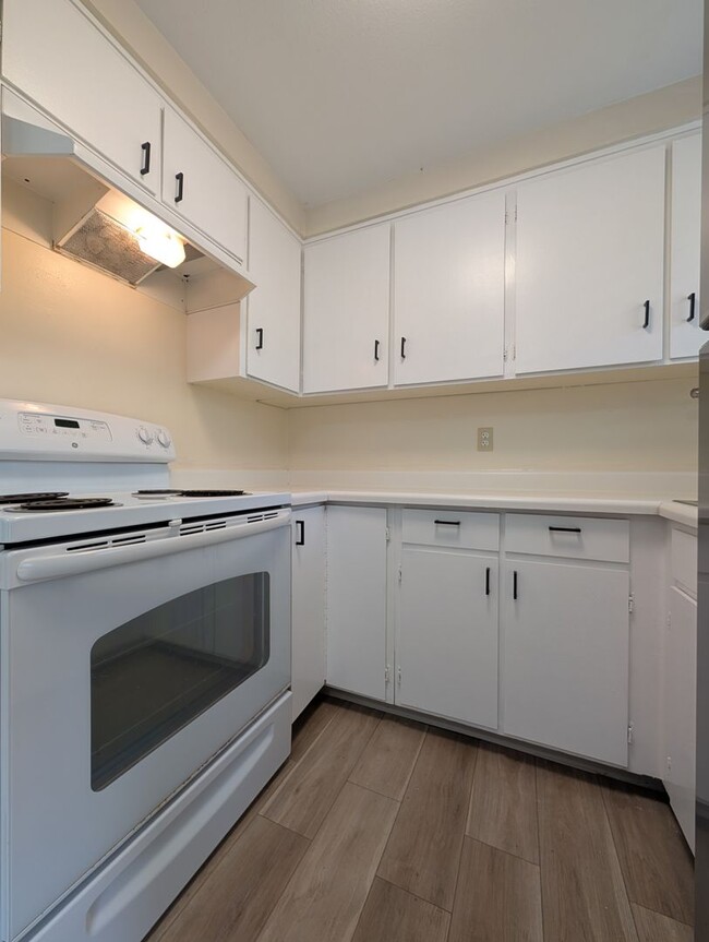 Building Photo - Great 2+ Bedroom, 1 Bathroom Duplex In Spr...