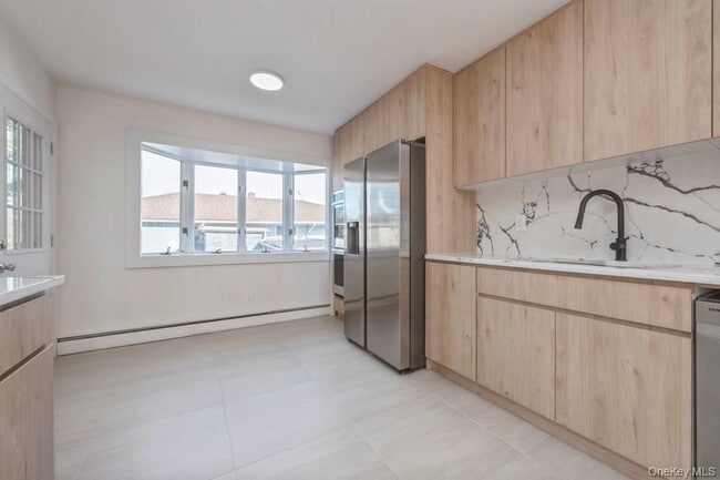 Building Photo - 482 Harbor Dr