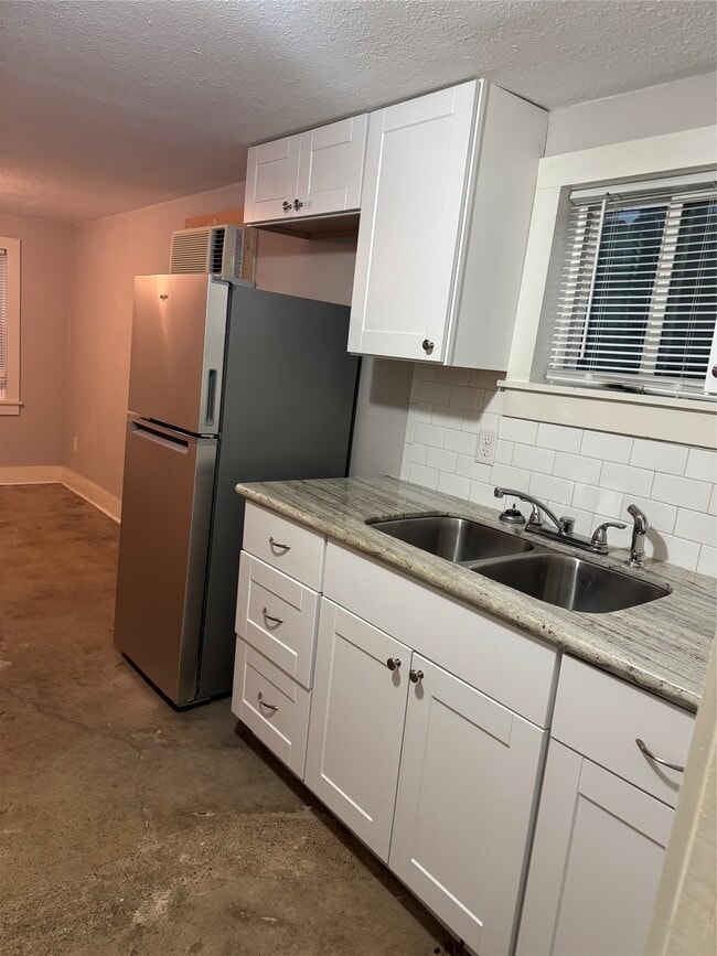 Building Photo - 4601 Hain St