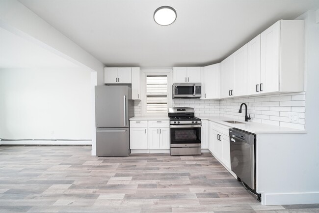 Building Photo - 326 Ave E