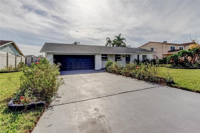 Building Photo - 8722 Elmwood Ln