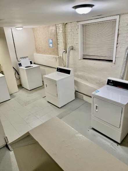 Building Photo - 3410 W Carmen Ave