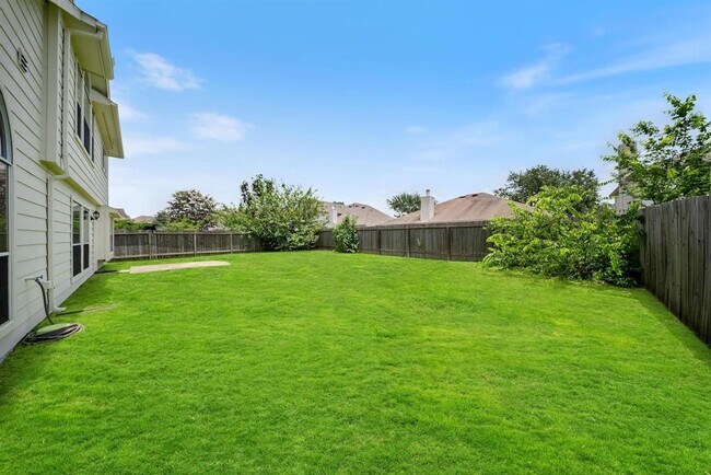 Building Photo - 8311 Sierra Hill Ct