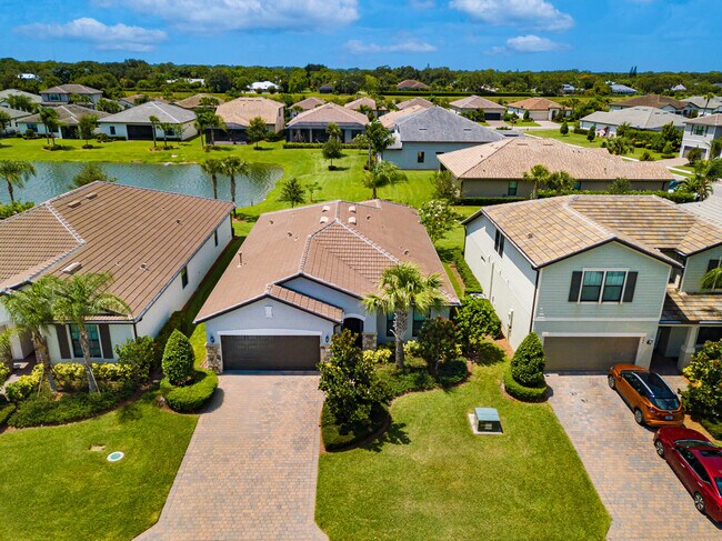 Building Photo - 740 S E Boboli Way