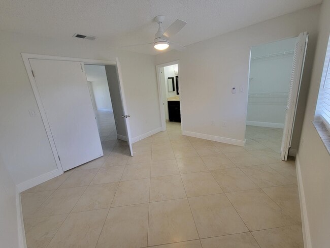 Building Photo - 4208 Glenmoor Dr