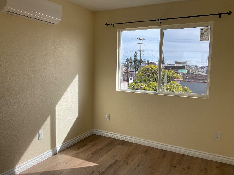 Building Photo - 1116 Clela Ave