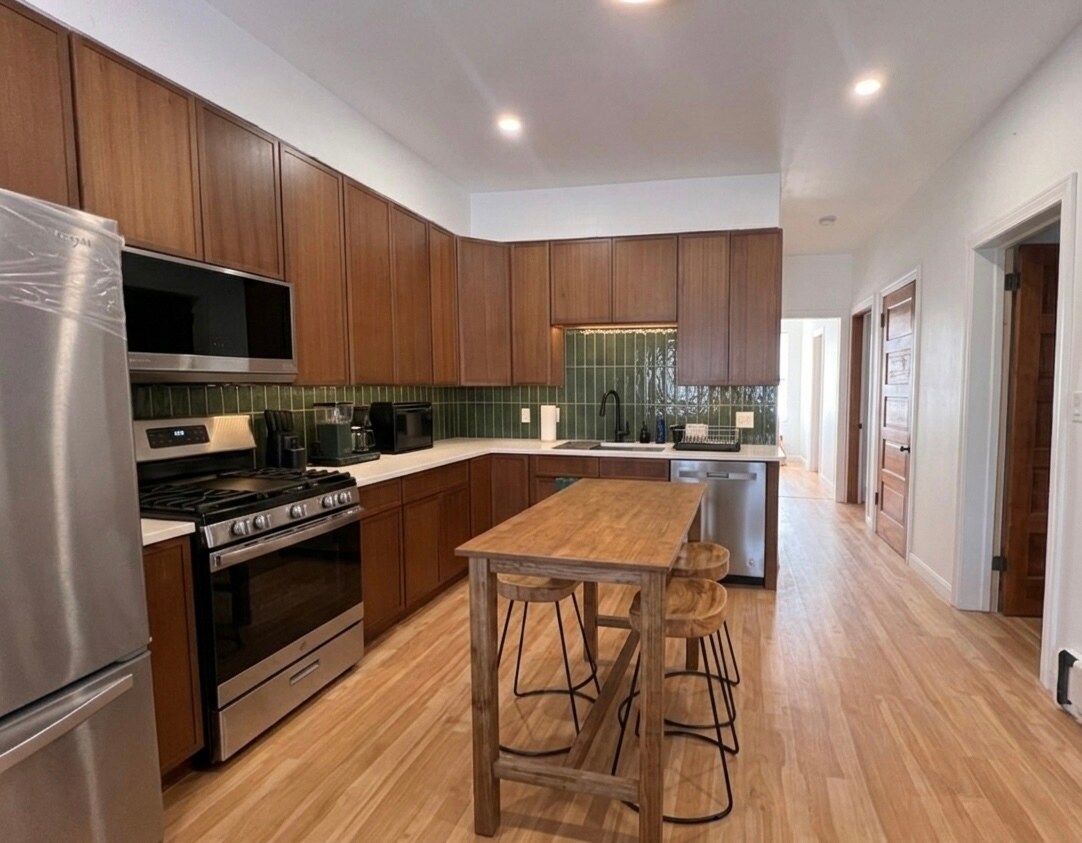 Building Photo - 3610 W Diversey Ave