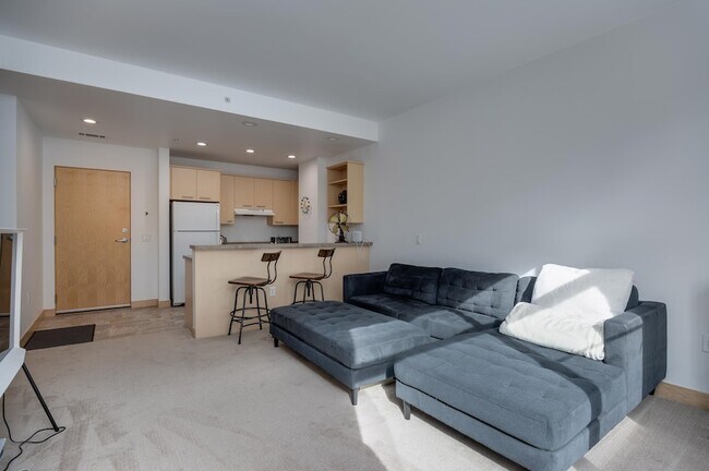 Building Photo - 309 W Washington Ave