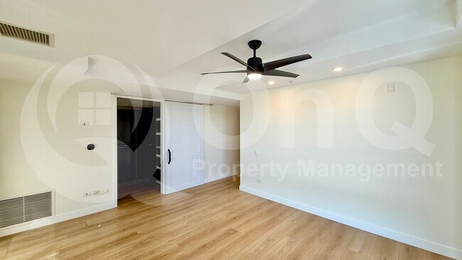 Building Photo - 7157 E Rancho Vista Dr