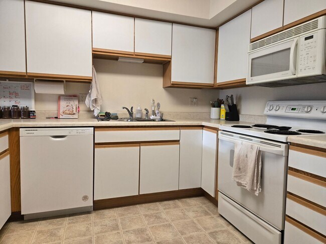 Building Photo - Jack Vallandingham Coral Court