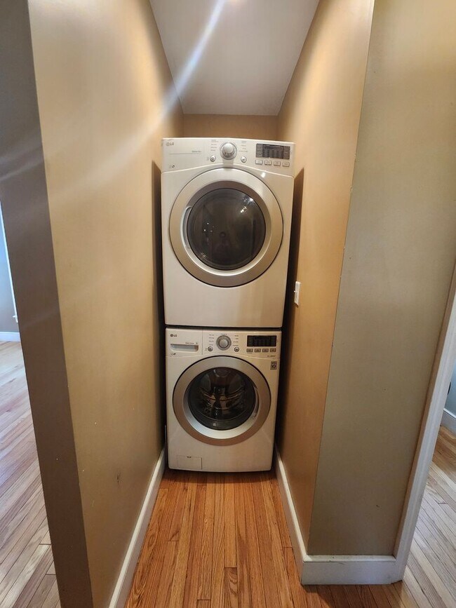 Building Photo - Oversized 3-Bedroom Duplex for Rent – $3,000/Month
