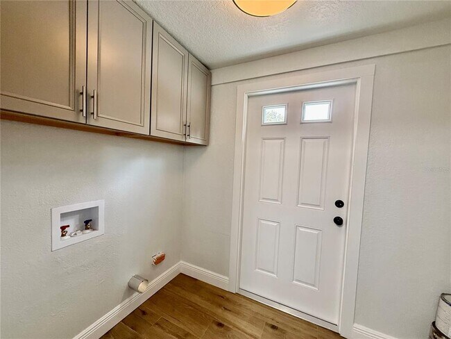 Building Photo - 901 Concord St