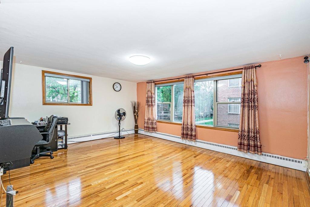 Building Photo - 2245 W Farwell Ave