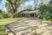 Building Photo - Cozy 3/2 Single Family Home