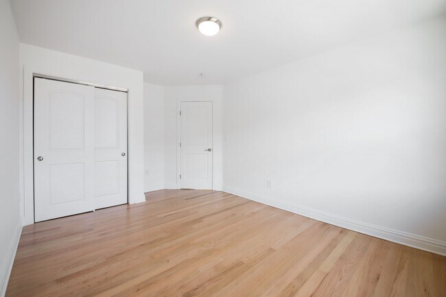 Building Photo - 307 9th St