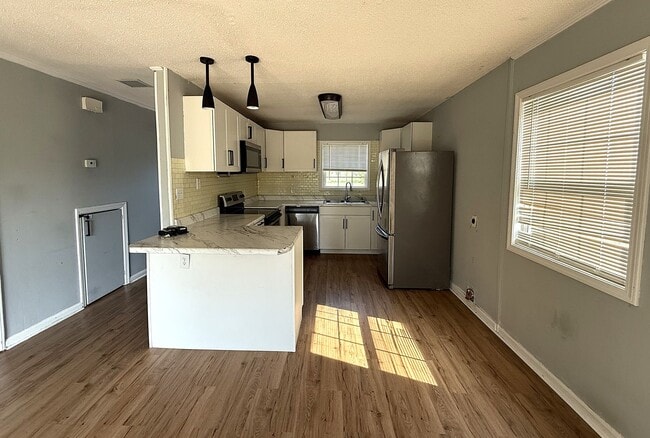 Building Photo - 2213 Spence Cir