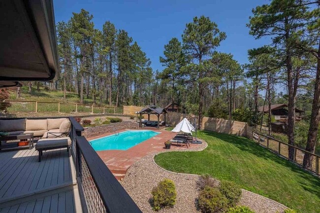 Building Photo - Price reduction on this beautiful family home with the best views in the city!  $3950/mo!!