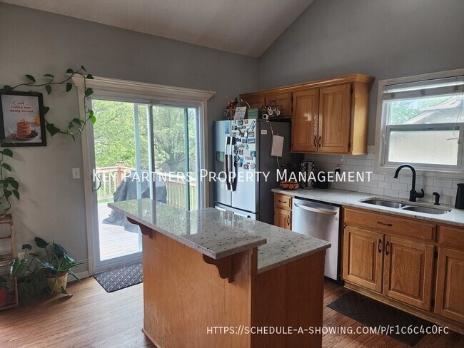 Building Photo - 15375 S Constance St