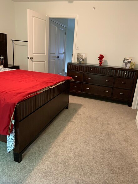 Master Bed - 304 Thurgood Dr
