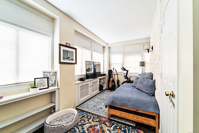 Building Photo - 40 Orchard Pl