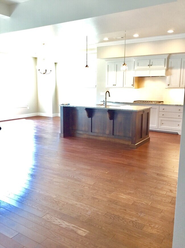 Building Photo - Stunning Newer Build in Stonegate Estates!!