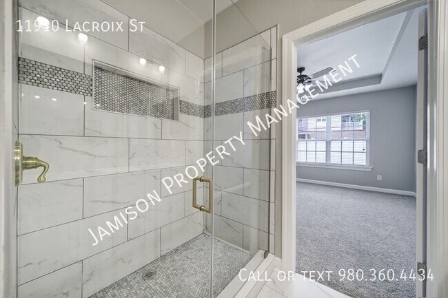 Building Photo - 11910 Lacroix St