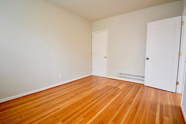 Building Photo - Beautifully Restored, Historic 3 BR + Bonus Room | 1 BA home in the Parkside/Sunset District