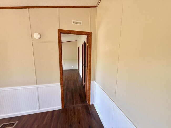 Building Photo - 2948 Ellejoy Rd