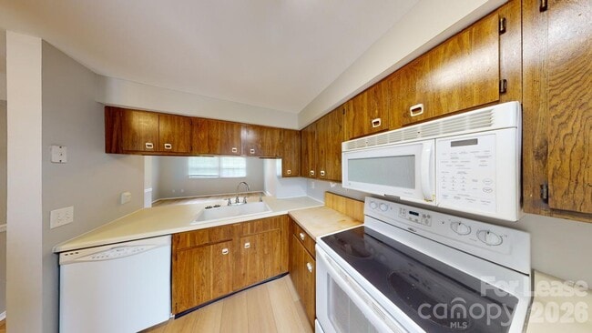 Building Photo - 7344 Pebblestone Dr