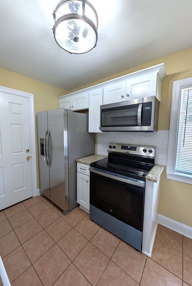 Building Photo - You won't find better!  2 Bed/1 Bath.  Dup...