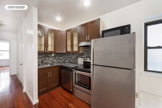 Building Photo - 350 E 53rd St