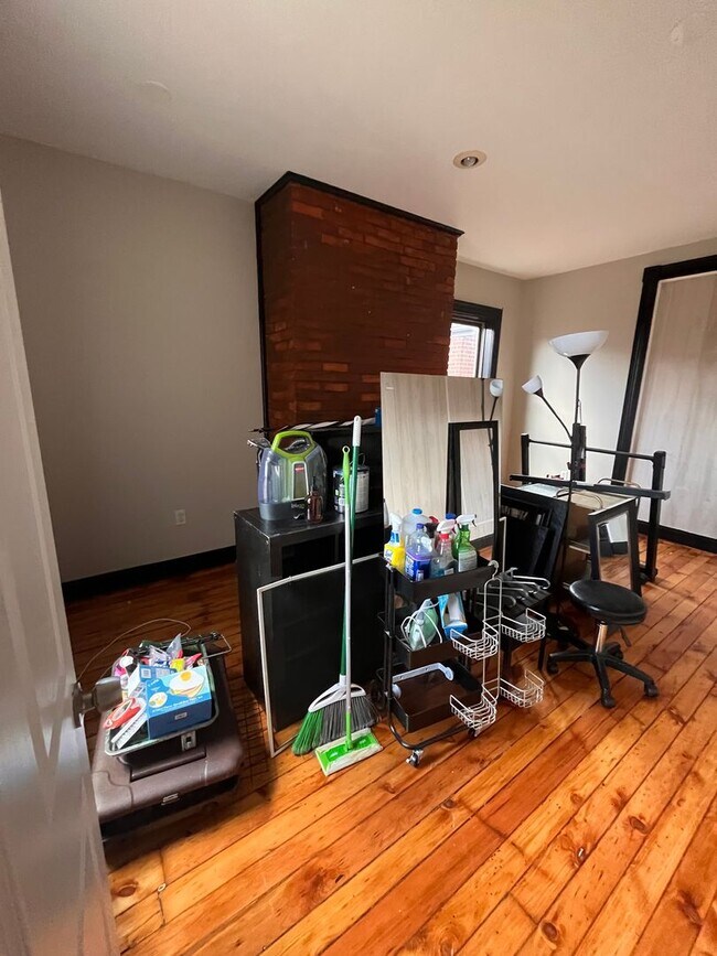 Building Photo - Large Home in ShadySide, Newly Rennovated!