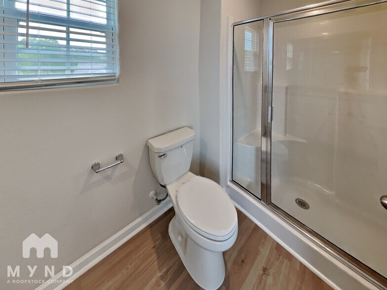 Building Photo - 121 Royal Mdw Dr
