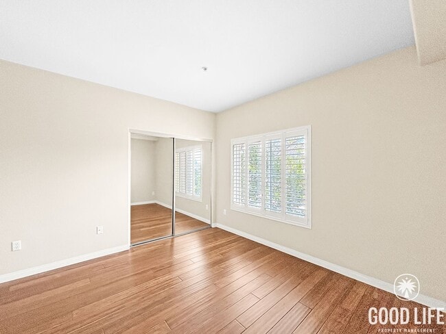 Building Photo - Beautiful 2BD/2.5BA Condo in Bankers Hill W/ W/D, A/C, Patio Area and Community Gym!