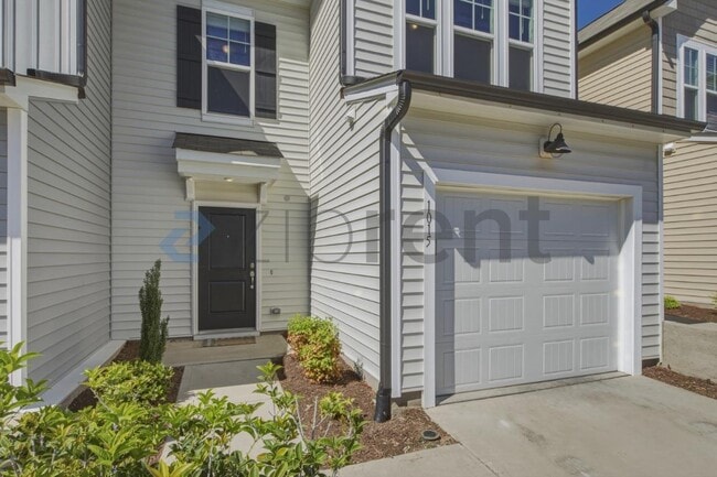 Building Photo - 1015 Badlands St