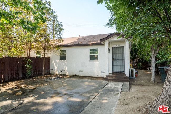 Building Photo - 10718 Elliott Ave