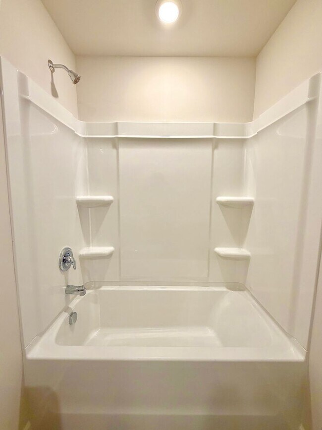 Building Photo - 913 Moray Ln