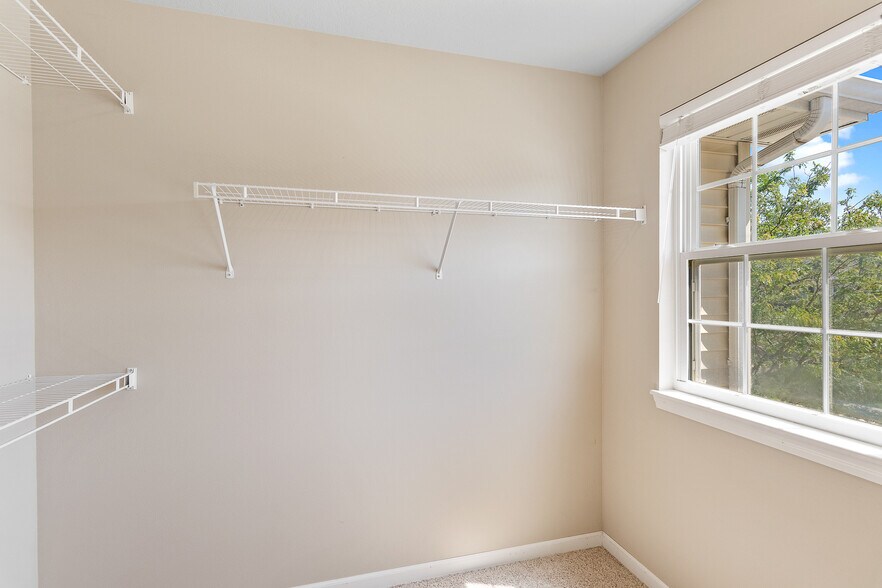 Building Photo - 1593 Burr Dr