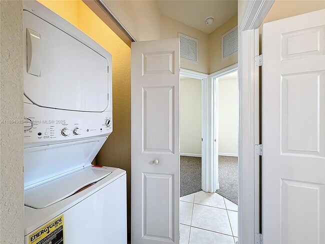 Building Photo - 2935 SE 1st Dr