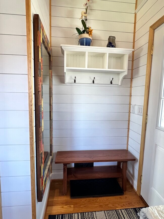 Building Photo - 754 Woodlands Rd