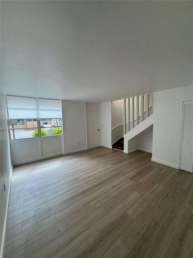 Building Photo - 6007 SW 69th St