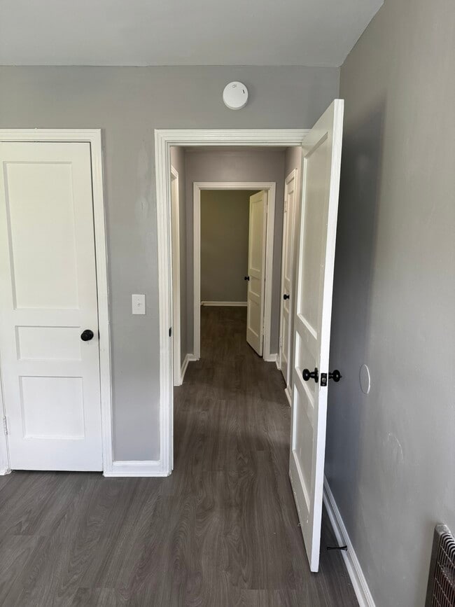 Building Photo - 512 Cottonwood Dr