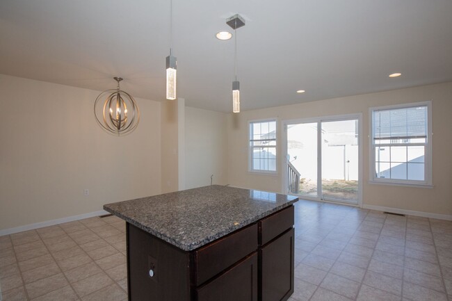 Building Photo - 3 bed, 2full/2 half bath Townhome in Marti...